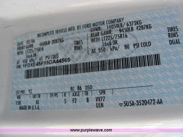 image for item 6783 2006 Ford E-450 12-passenger transit bus