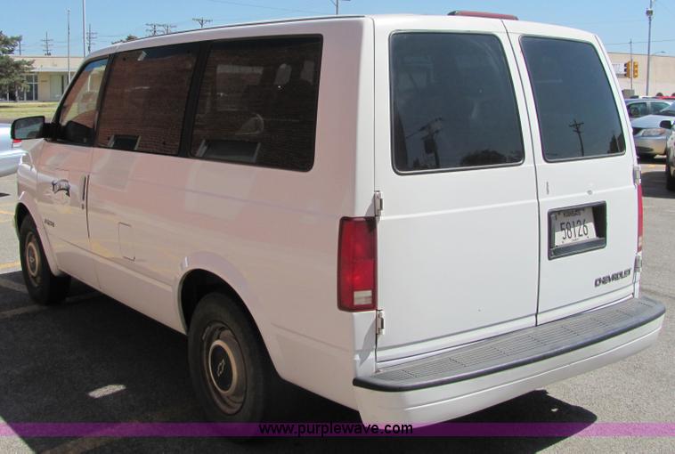 image for item 6784 1996 Chevrolet Astro van