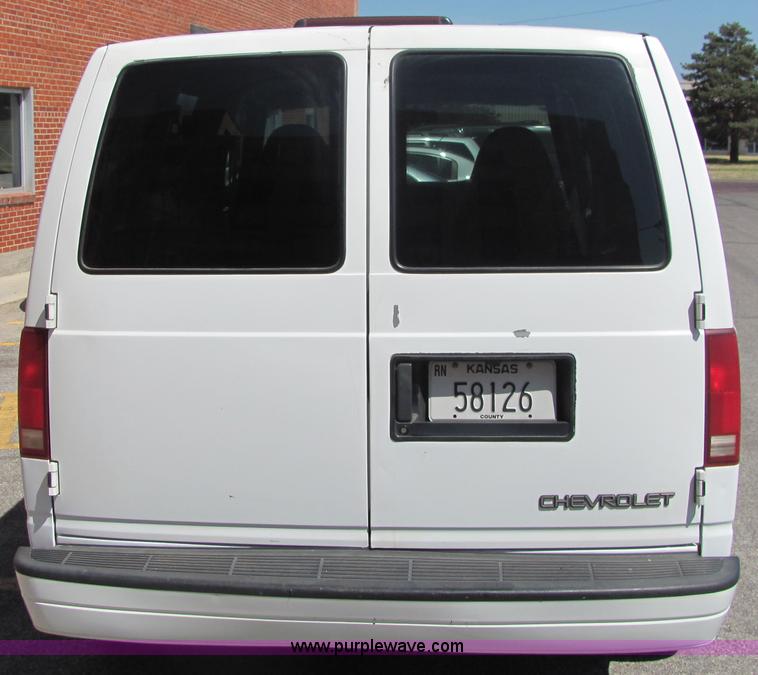 image for item 6784 1996 Chevrolet Astro van