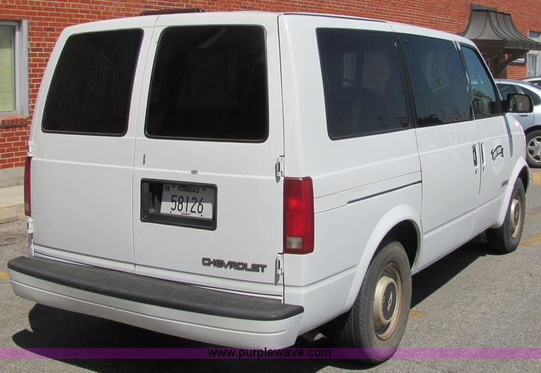 image for item 6784 1996 Chevrolet Astro van