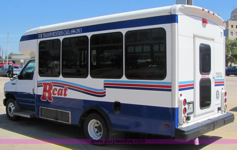image for item 6785 2006 Ford E-450 12-passenger transit bus
