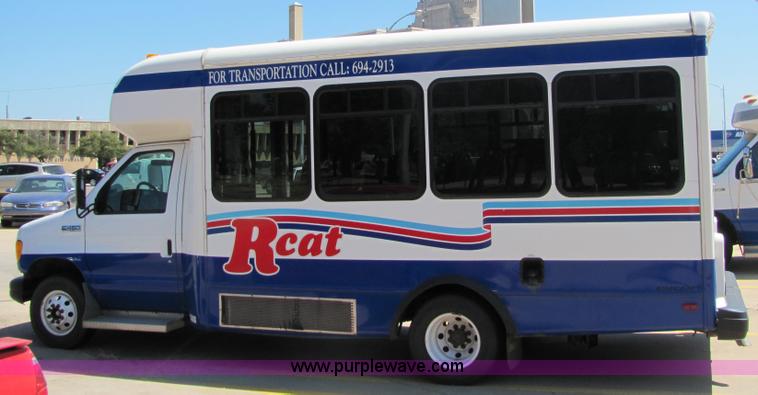 image for item 6785 2006 Ford E-450 12-passenger transit bus