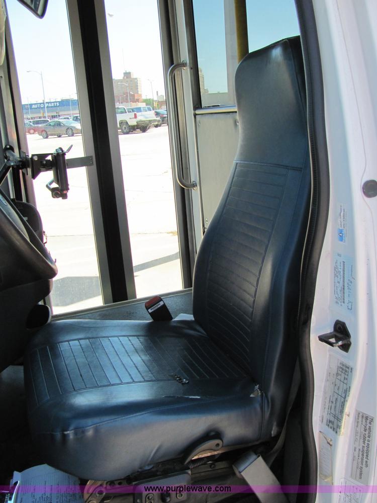 image for item 6785 2006 Ford E-450 12-passenger transit bus