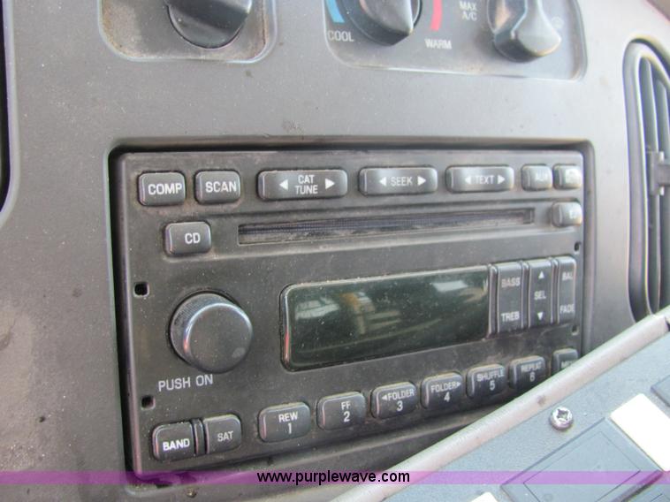 image for item 6785 2006 Ford E-450 12-passenger transit bus