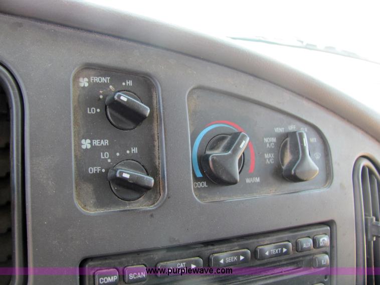 image for item 6785 2006 Ford E-450 12-passenger transit bus