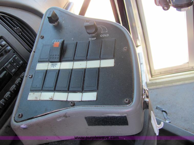 image for item 6785 2006 Ford E-450 12-passenger transit bus