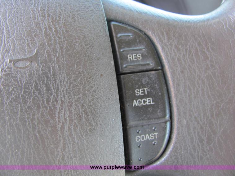 image for item 6785 2006 Ford E-450 12-passenger transit bus