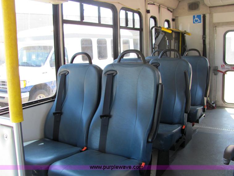 image for item 6785 2006 Ford E-450 12-passenger transit bus