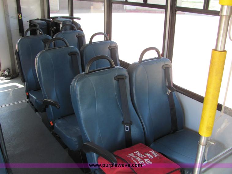 image for item 6785 2006 Ford E-450 12-passenger transit bus