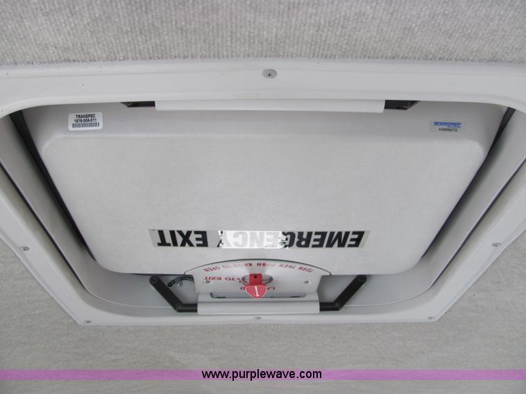 image for item 6785 2006 Ford E-450 12-passenger transit bus