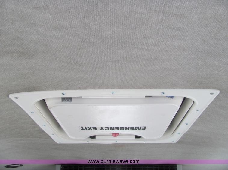 image for item 6785 2006 Ford E-450 12-passenger transit bus