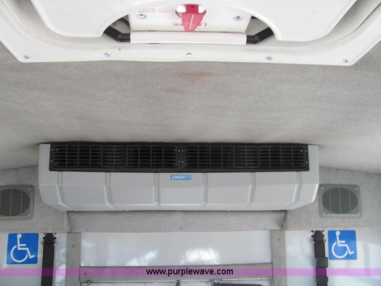 image for item 6785 2006 Ford E-450 12-passenger transit bus