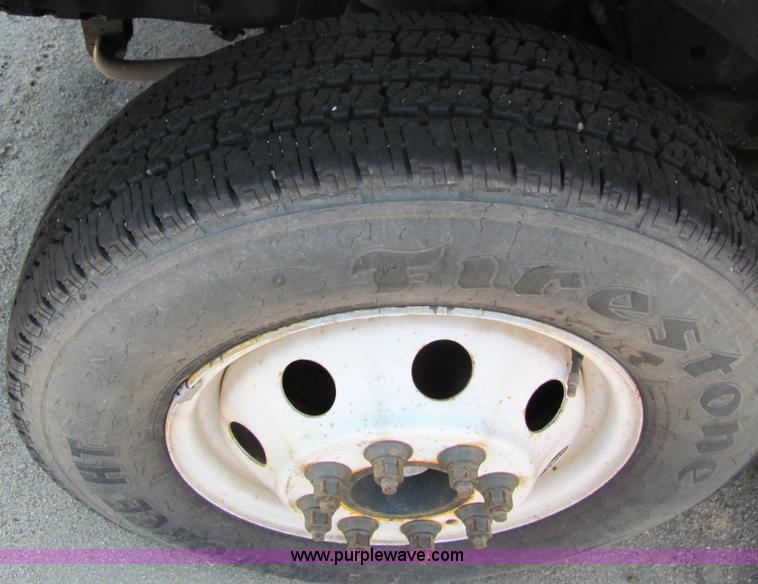 image for item 6785 2006 Ford E-450 12-passenger transit bus