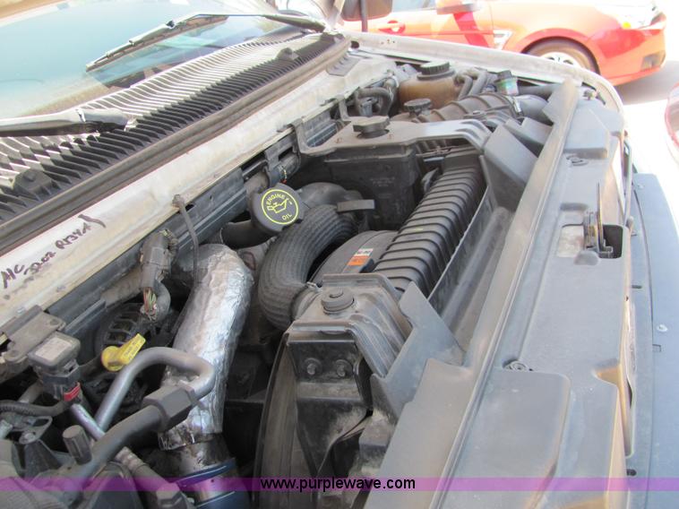 image for item 6785 2006 Ford E-450 12-passenger transit bus