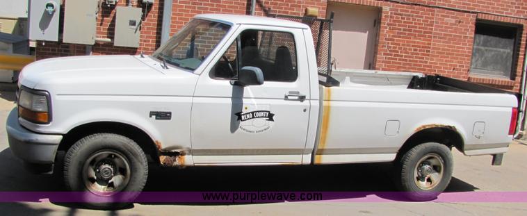 image for item 6786 1995 Ford F150 XL pickup