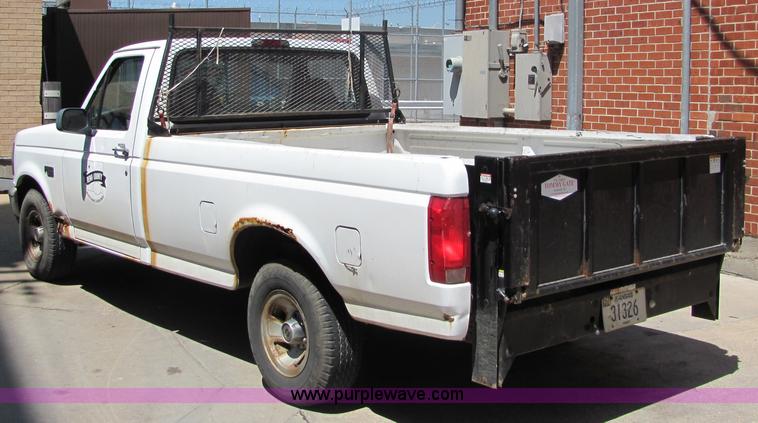 image for item 6786 1995 Ford F150 XL pickup