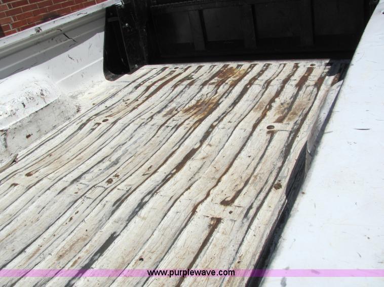 image for item 6786 1995 Ford F150 XL pickup