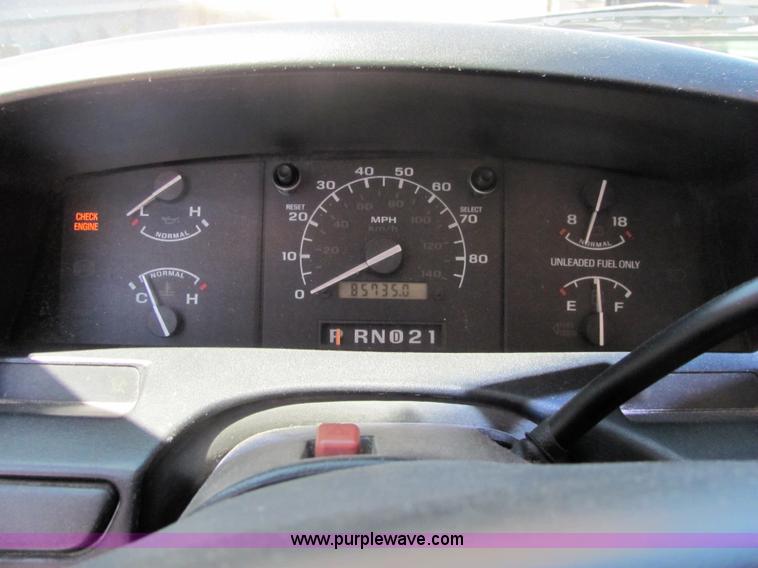 image for item 6786 1995 Ford F150 XL pickup