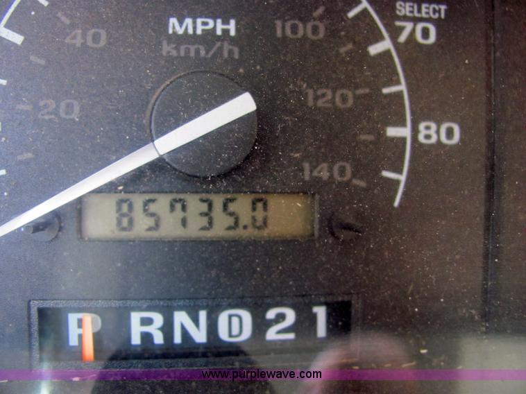 image for item 6786 1995 Ford F150 XL pickup