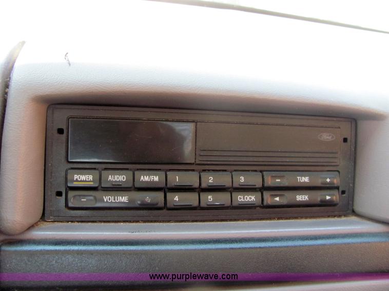 image for item 6786 1995 Ford F150 XL pickup