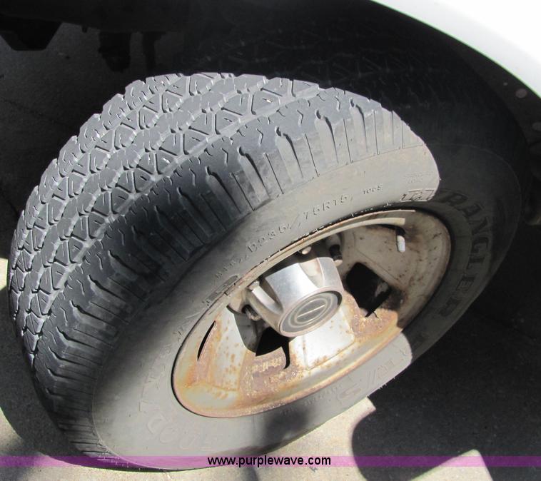 image for item 6786 1995 Ford F150 XL pickup