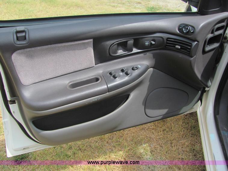 image for item 6813 1996 Dodge Intrepid