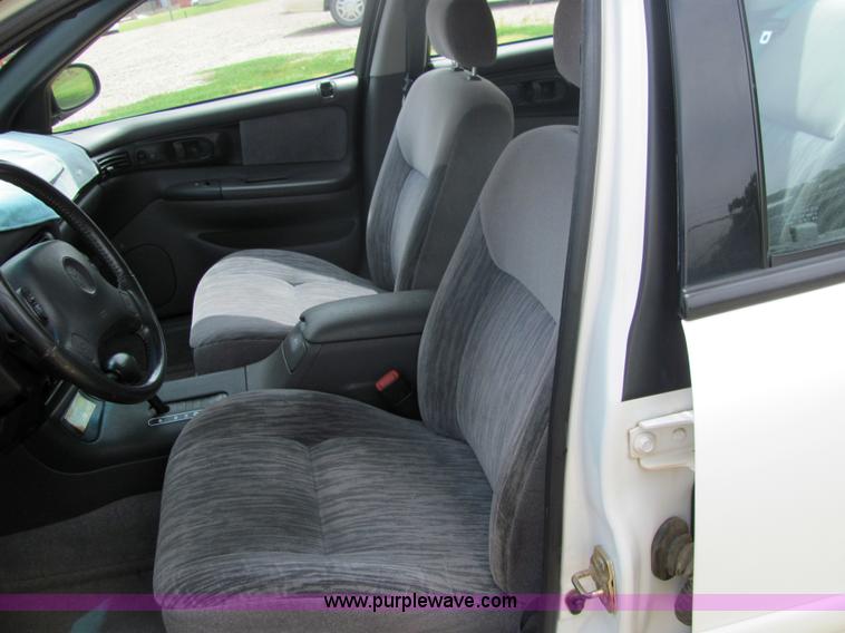 image for item 6813 1996 Dodge Intrepid