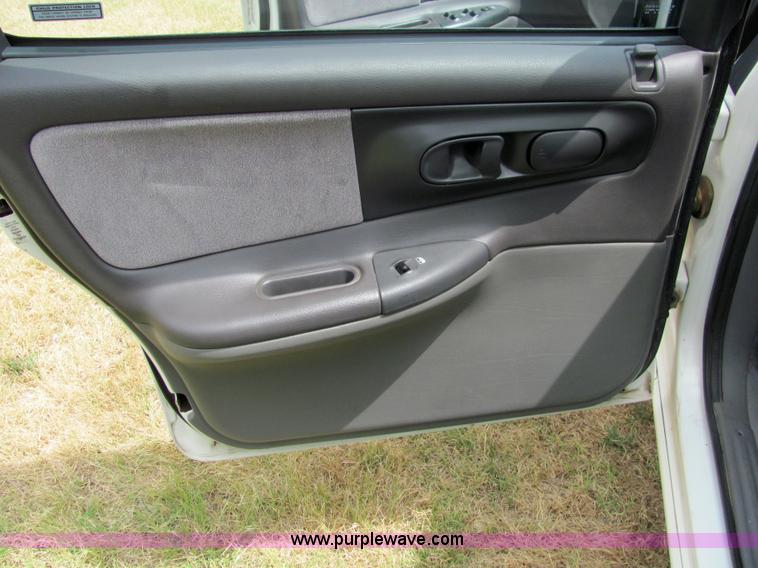 image for item 6813 1996 Dodge Intrepid