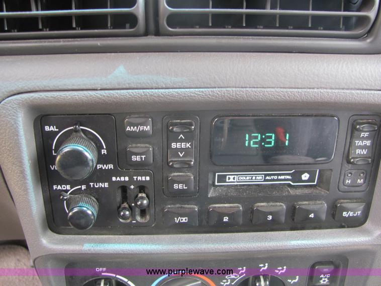 image for item 6813 1996 Dodge Intrepid