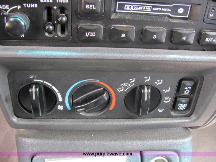 image for item 6813 1996 Dodge Intrepid