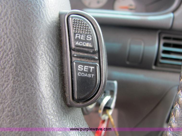 image for item 6813 1996 Dodge Intrepid