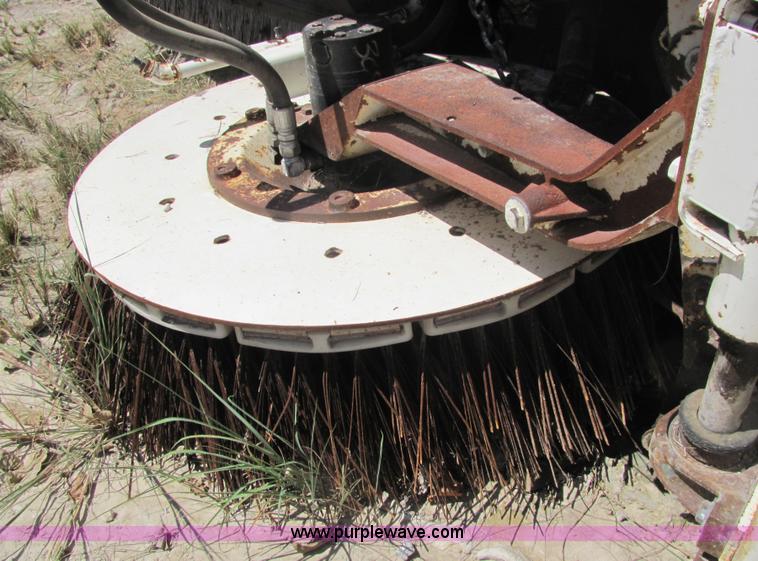 image for item 6832 1988 FMC Vanguard V3000 street sweeper