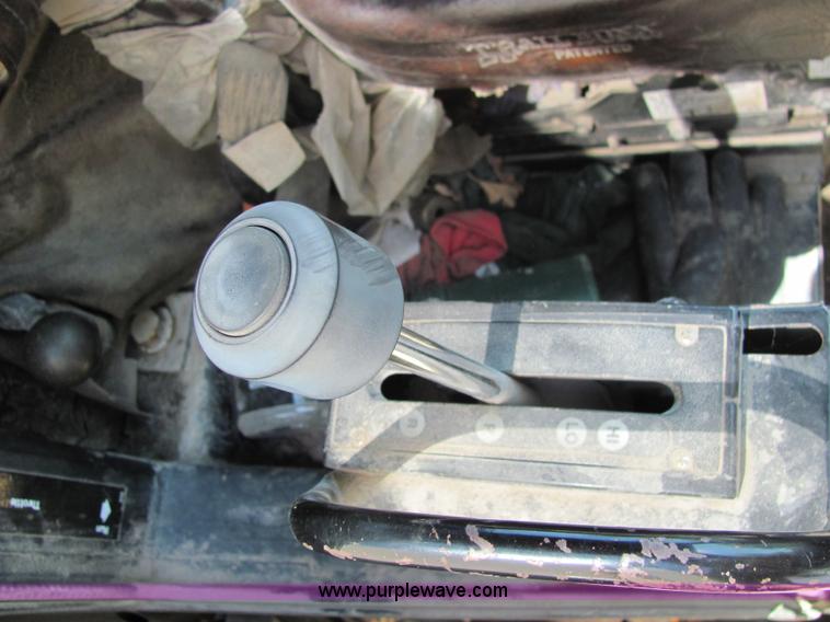 image for item 6832 1988 FMC Vanguard V3000 street sweeper