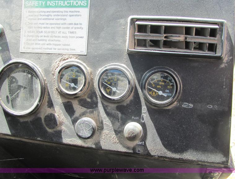 image for item 6832 1988 FMC Vanguard V3000 street sweeper