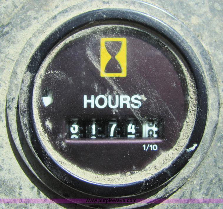 image for item 6832 1988 FMC Vanguard V3000 street sweeper