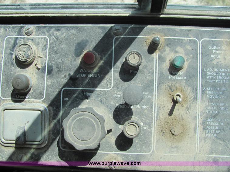 image for item 6832 1988 FMC Vanguard V3000 street sweeper