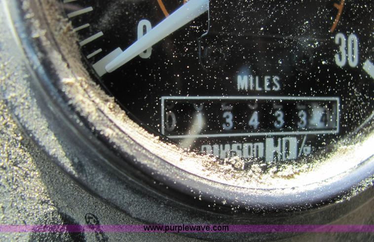 image for item 6832 1988 FMC Vanguard V3000 street sweeper