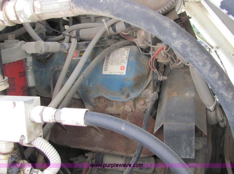 image for item 6832 1988 FMC Vanguard V3000 street sweeper