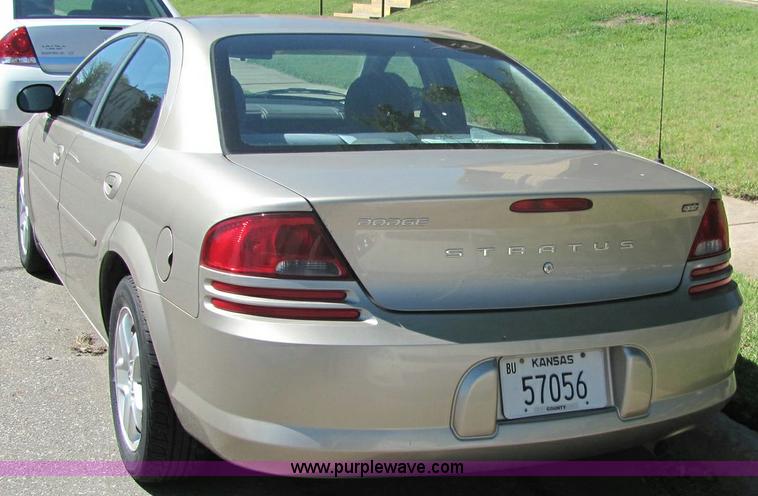 image for item 6834 2002 Dodge Stratus