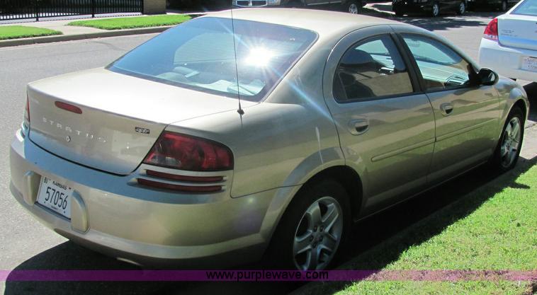 image for item 6834 2002 Dodge Stratus