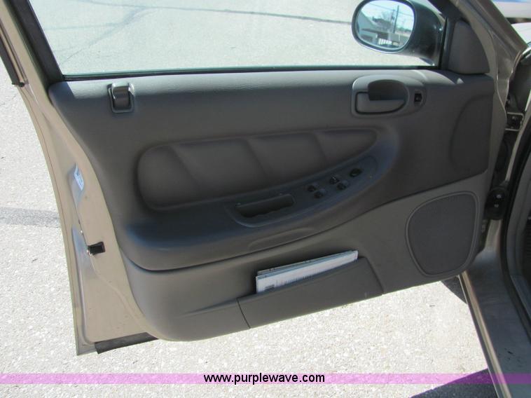 image for item 6834 2002 Dodge Stratus