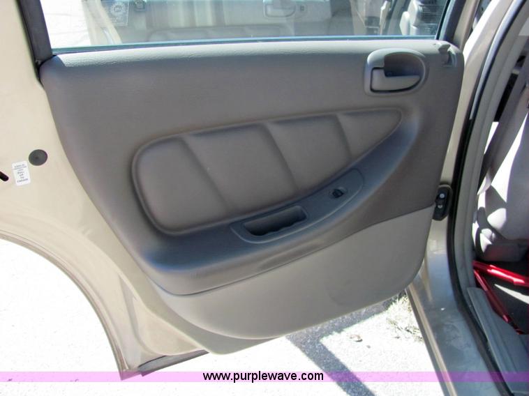 image for item 6834 2002 Dodge Stratus