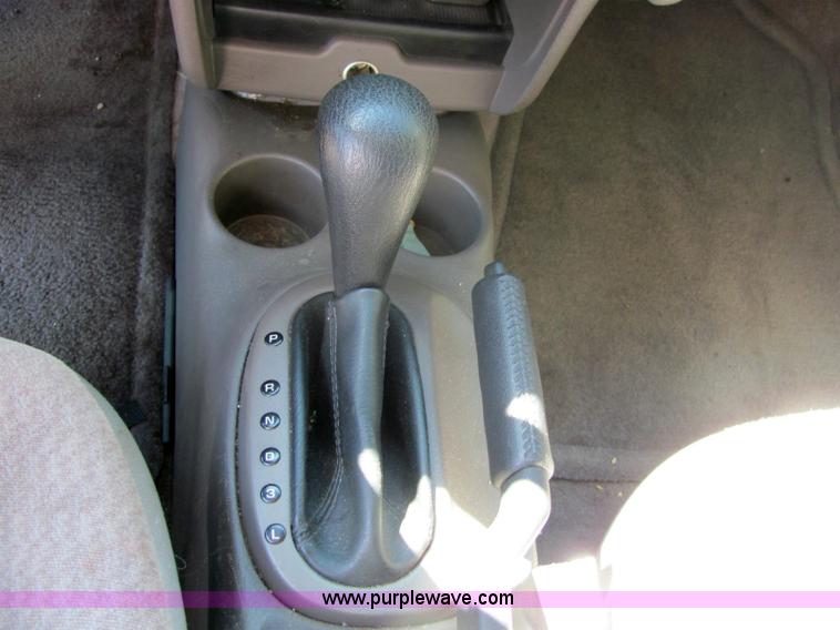 image for item 6834 2002 Dodge Stratus