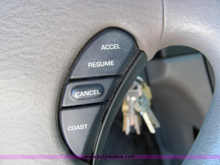 image for item 6834 2002 Dodge Stratus