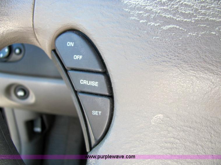 image for item 6834 2002 Dodge Stratus