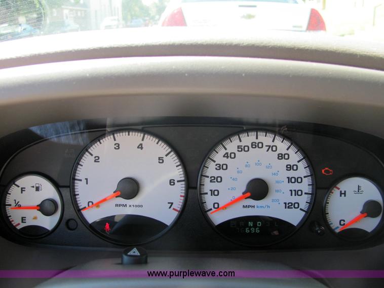 image for item 6834 2002 Dodge Stratus