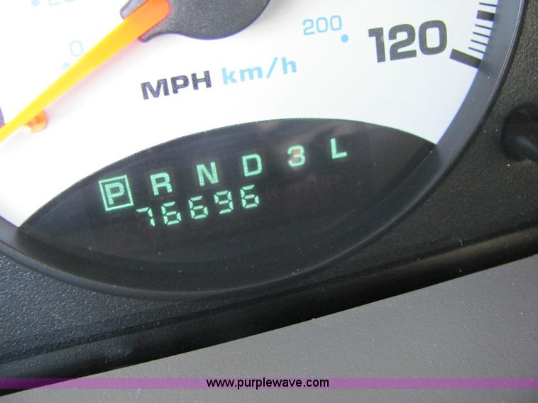 image for item 6834 2002 Dodge Stratus