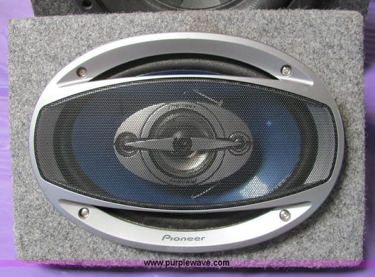 image for item 6836 Assorted stereo equipment