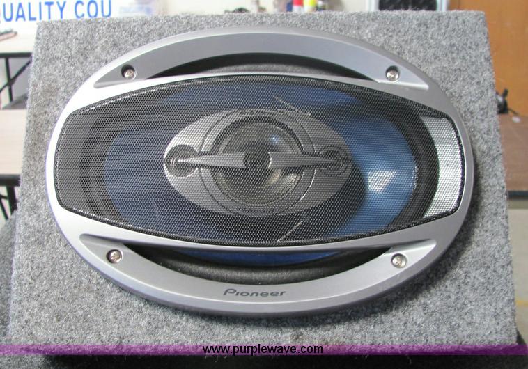 image for item 6836 Assorted stereo equipment