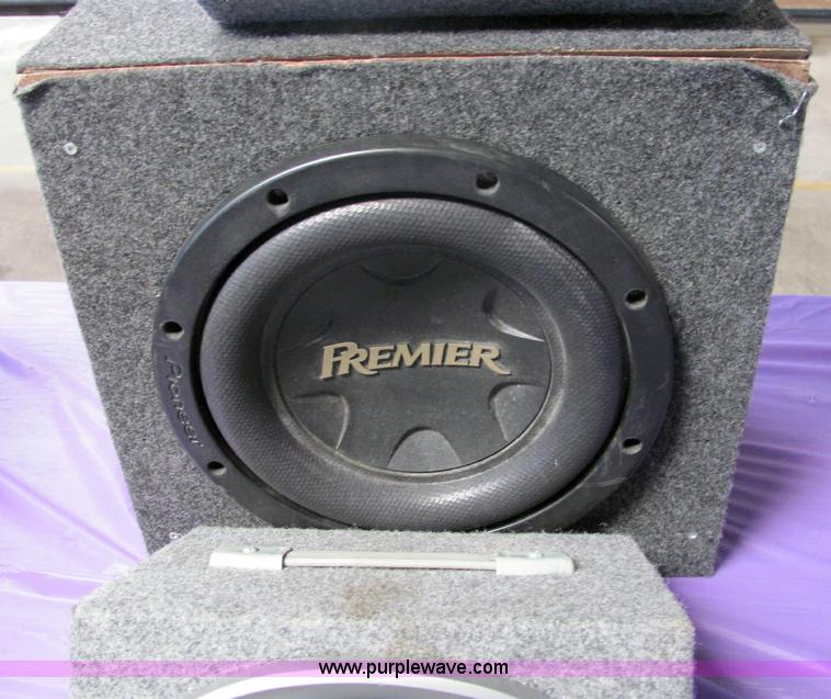 image for item 6836 Assorted stereo equipment